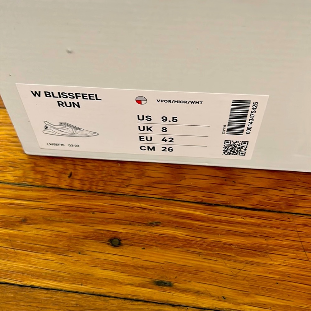 Brand new. Size 9.5 women’s. Never used.  I lost the receipt. I can return